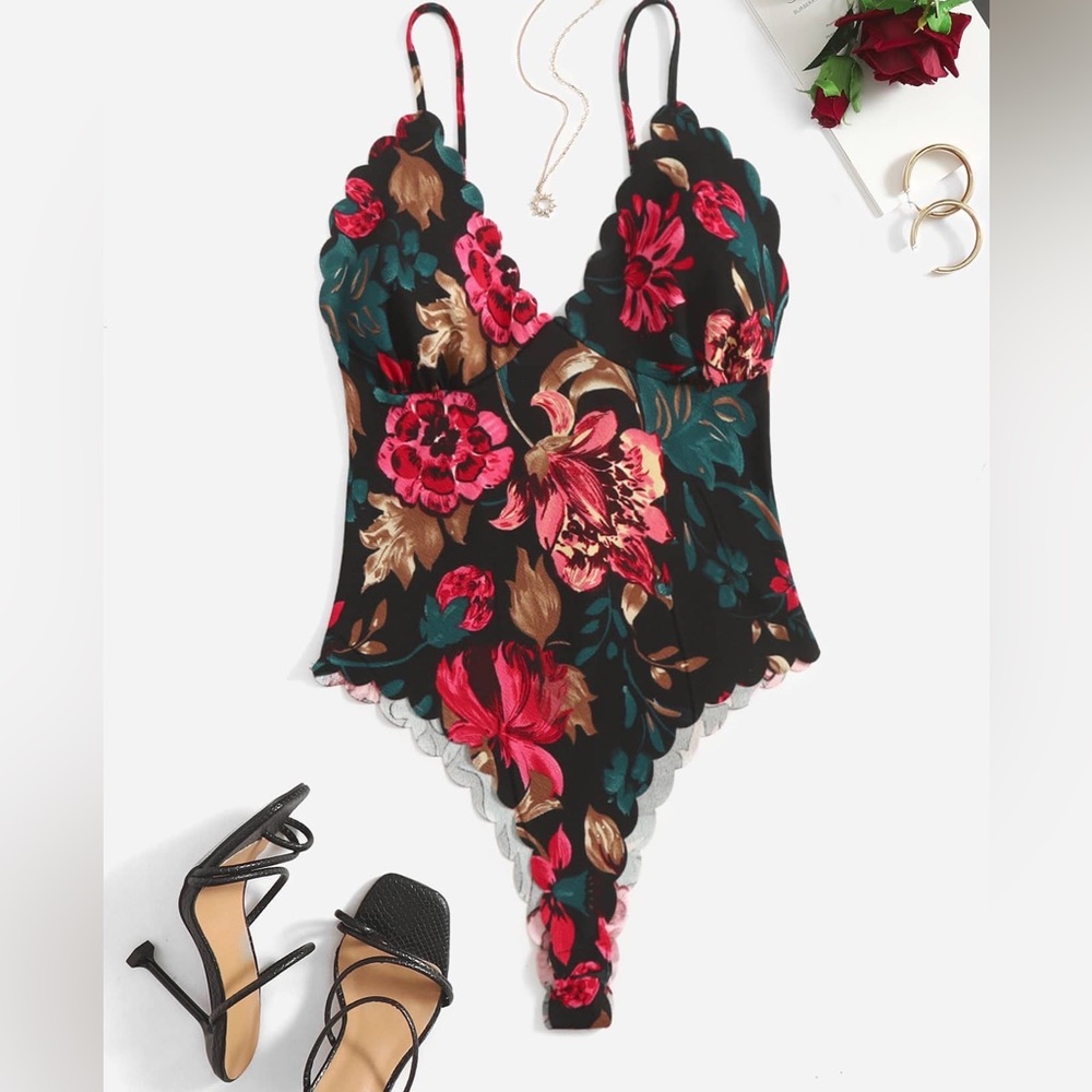 Plus Floral Print Scallop Trim Cami Bodysuit